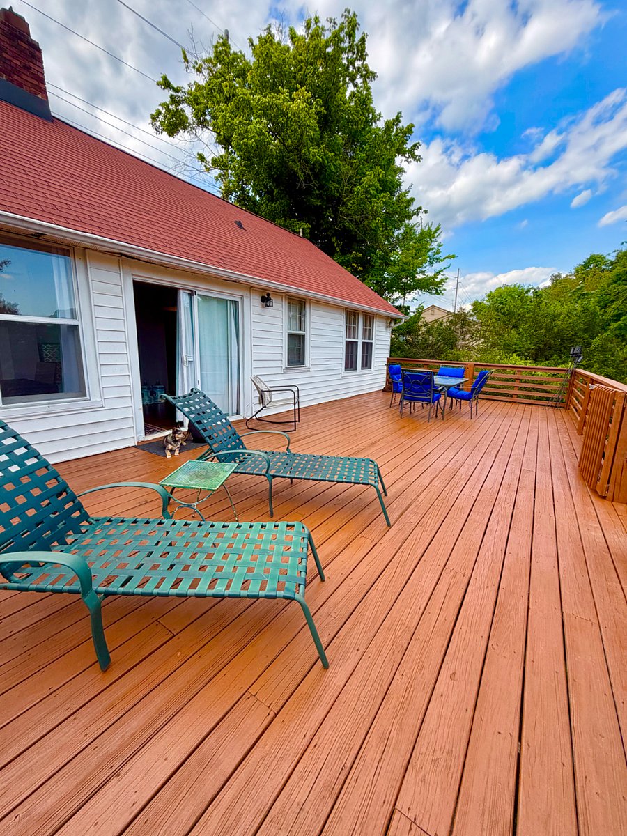 Enjoy your morning coffee on the private deck. Cookouts are also ideal out here.