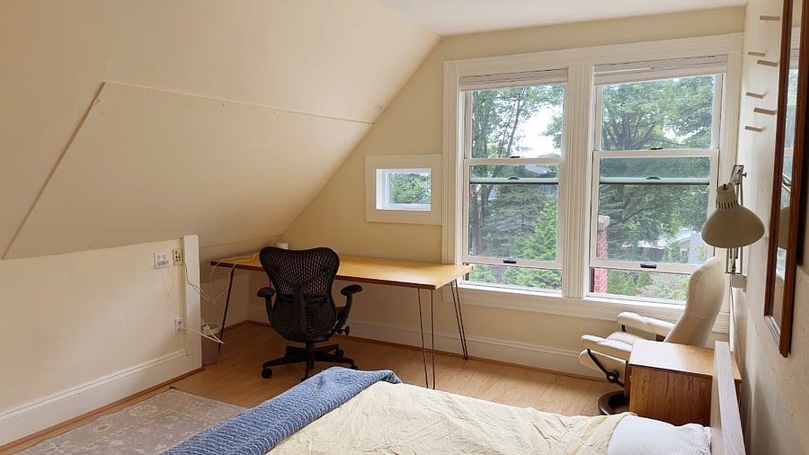 3rd floor west-facing bedroom with double bed