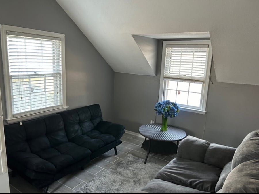 FURNISHED LIVING ROOM