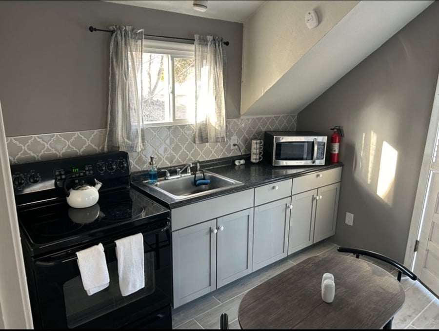 FURNISHED APT KITCHEN