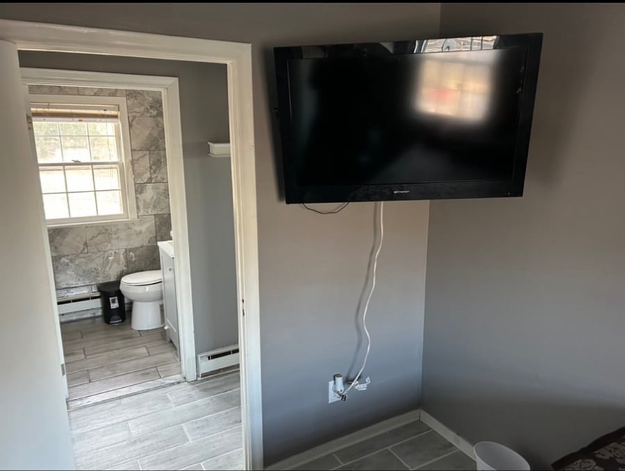 FURNISHED APT TV IN THE BEDROOM