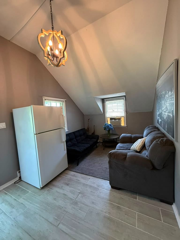 FURNISHED APT LIVING ROOM
