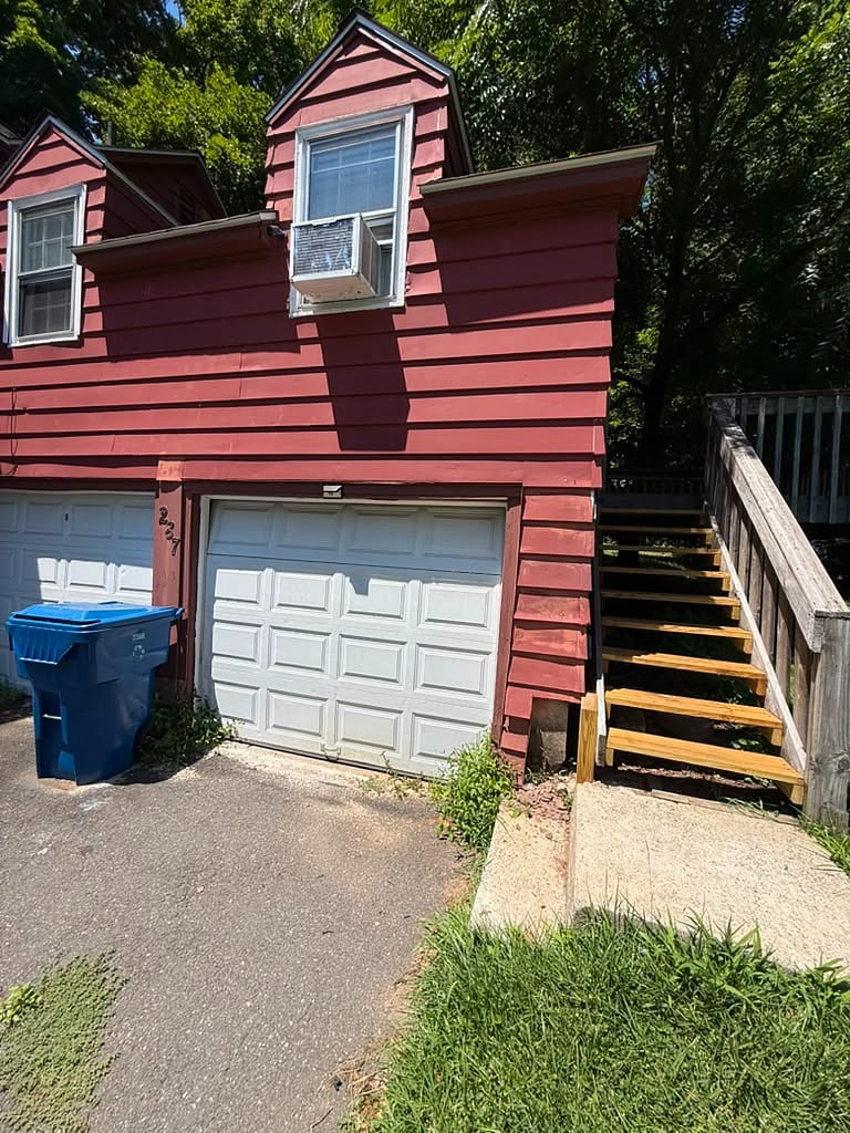 FURNISHED APT HALF GARAGE