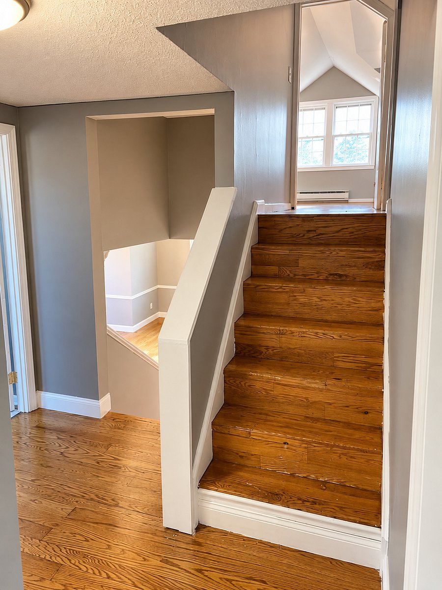 MAIN HOUSE: STAIRS TO SECOND FLOOR