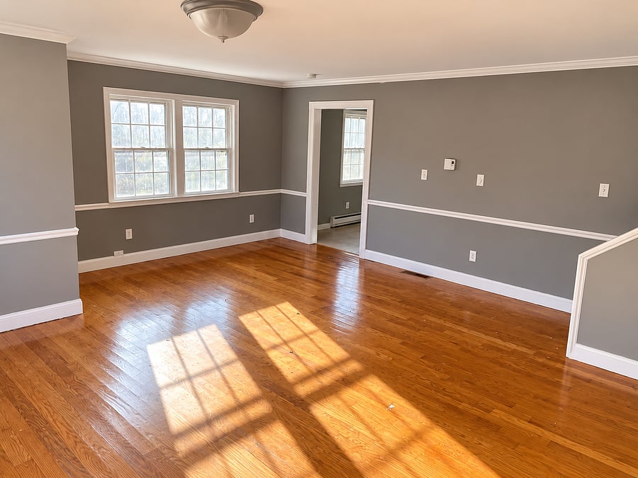 MAIN HOUSE NOT FURNISHED: LIVING ROOM