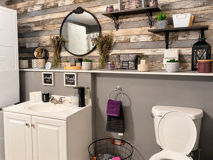 MAIN HOUSE: MASTER BEDROOM BATHROOM 1