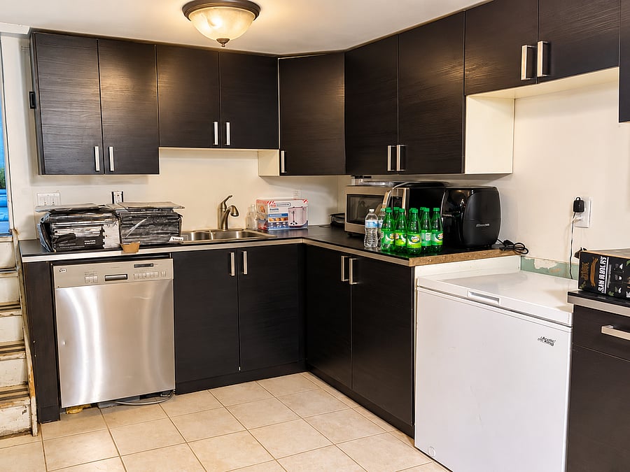 MAIN HOUSE: KITCHEN 2