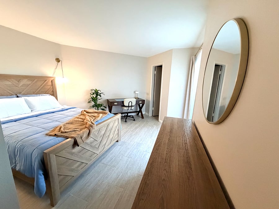 Main bedroom w/ desk