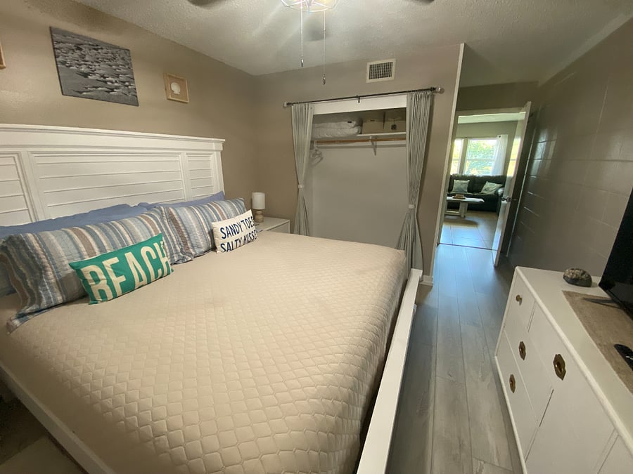King, dresser, nightstands, tv, laundry basket, hangers, extra pillows, sheets