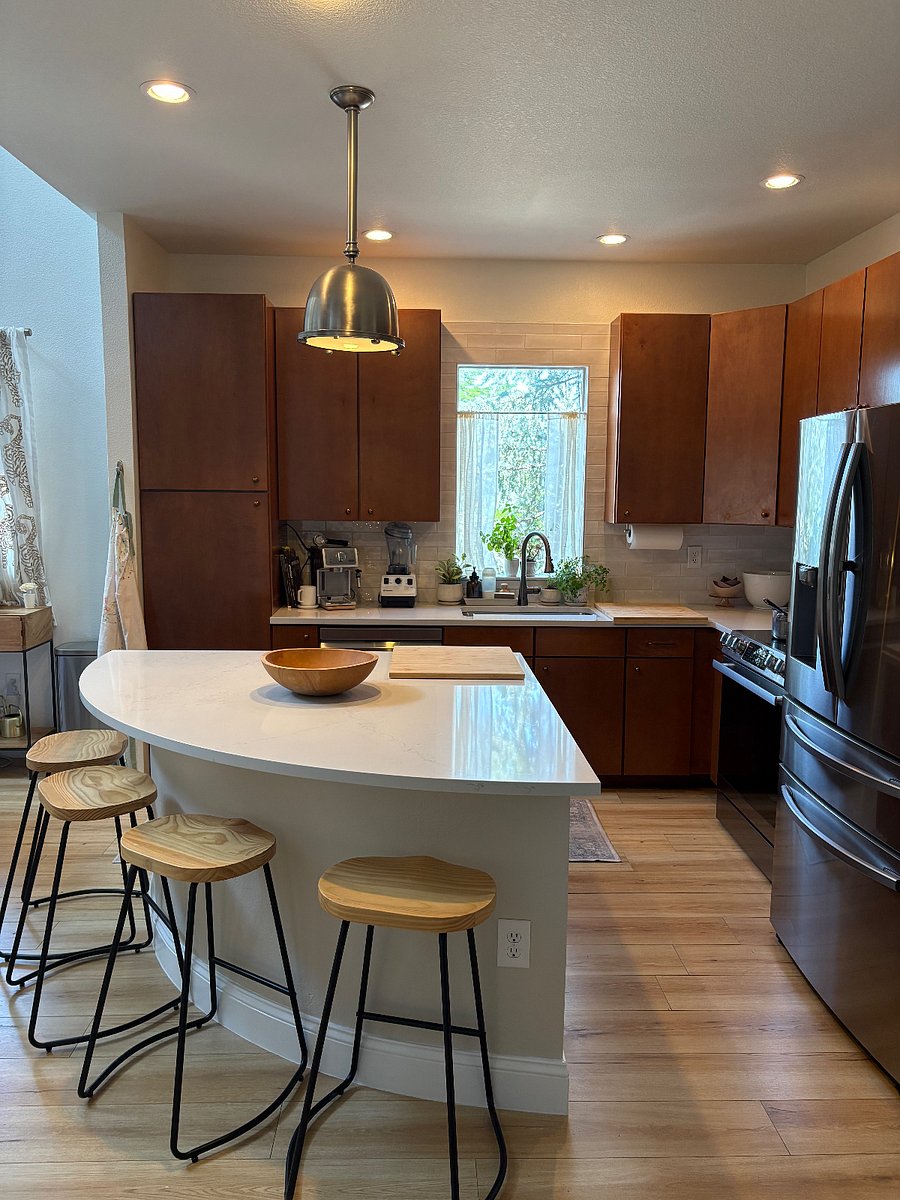 Kitchen and island with brand new quartz countertops and new appliances