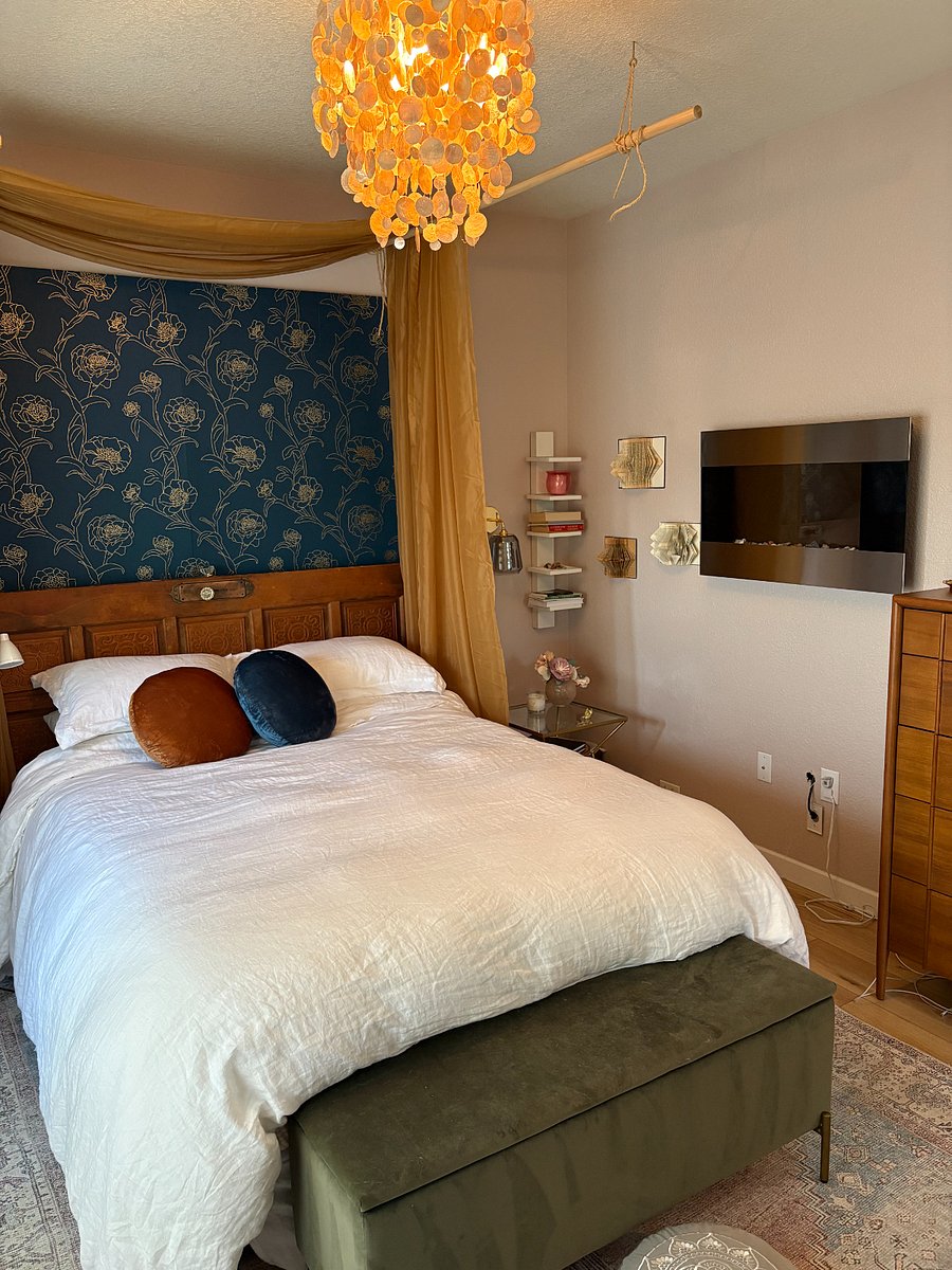 Third floor bedroom 