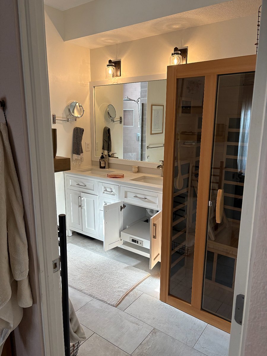 Third floor bathroom 