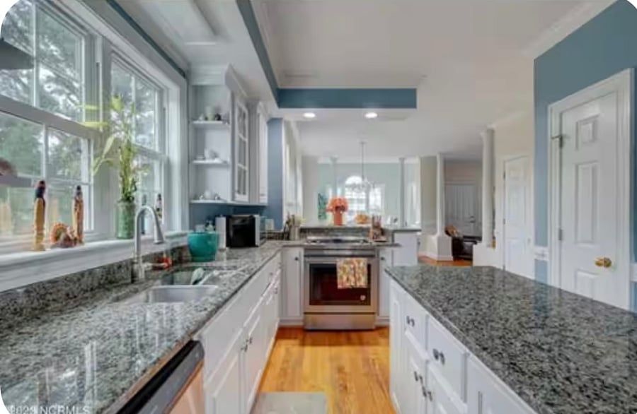 Kitchen facing ocean
