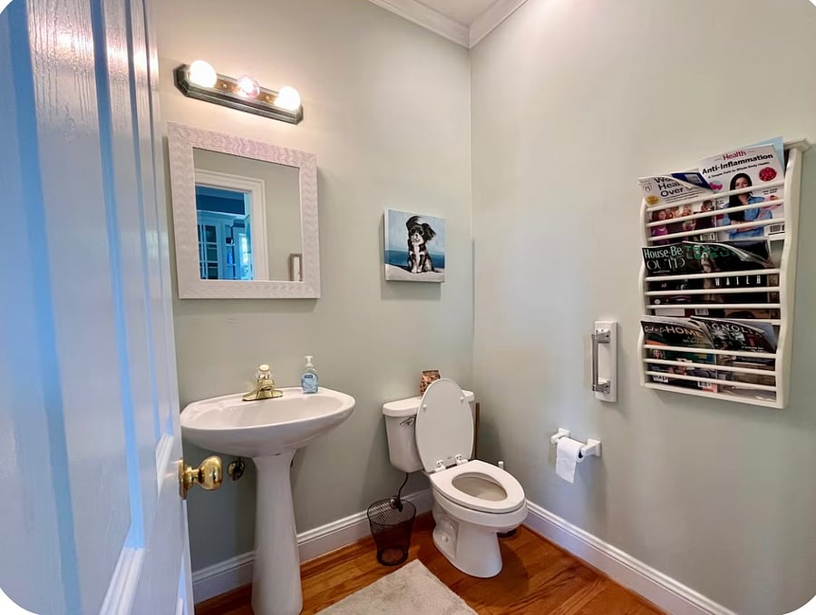 1/2 Bath off kitchen/living room