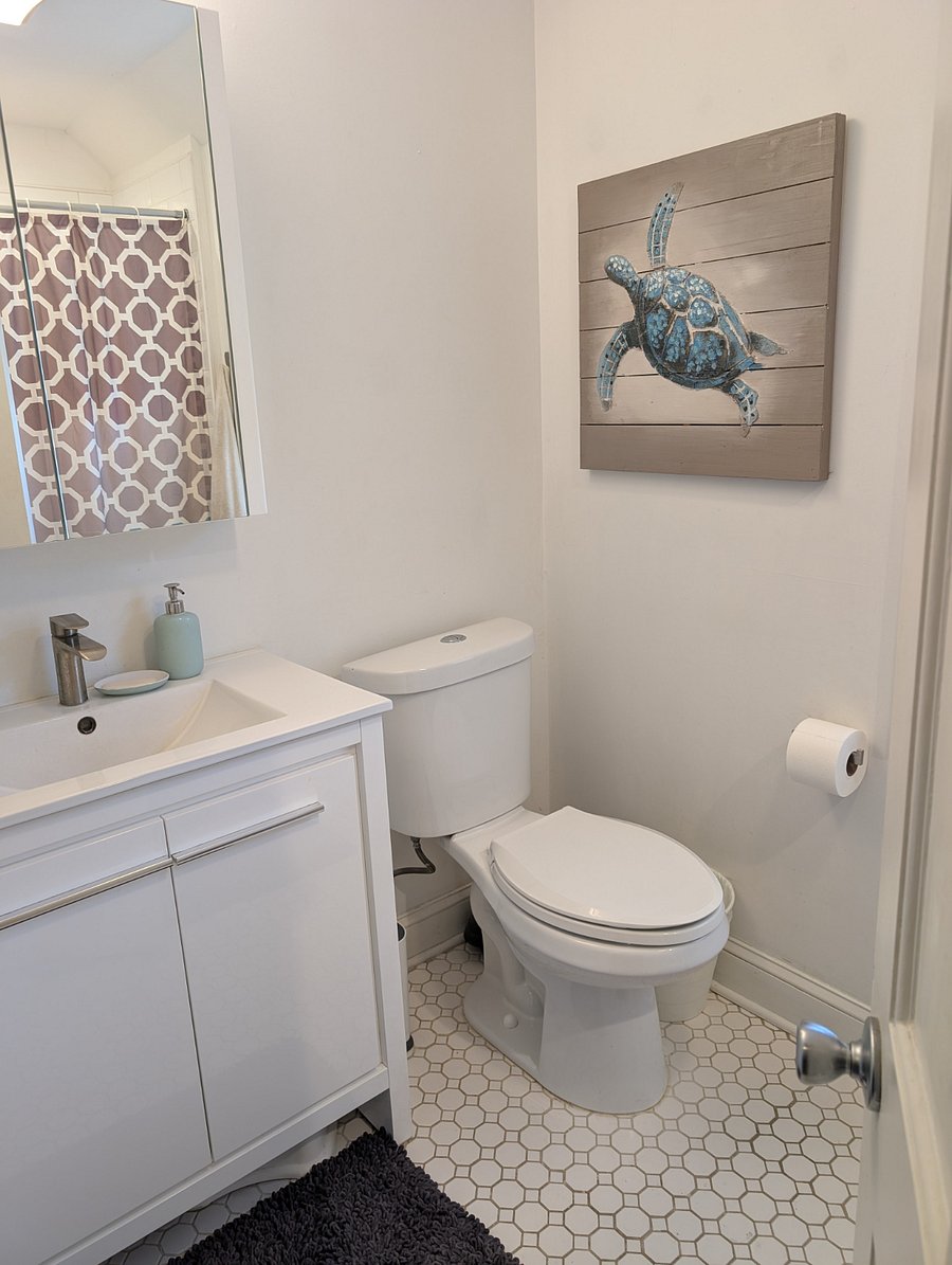 Hallway full bathroom