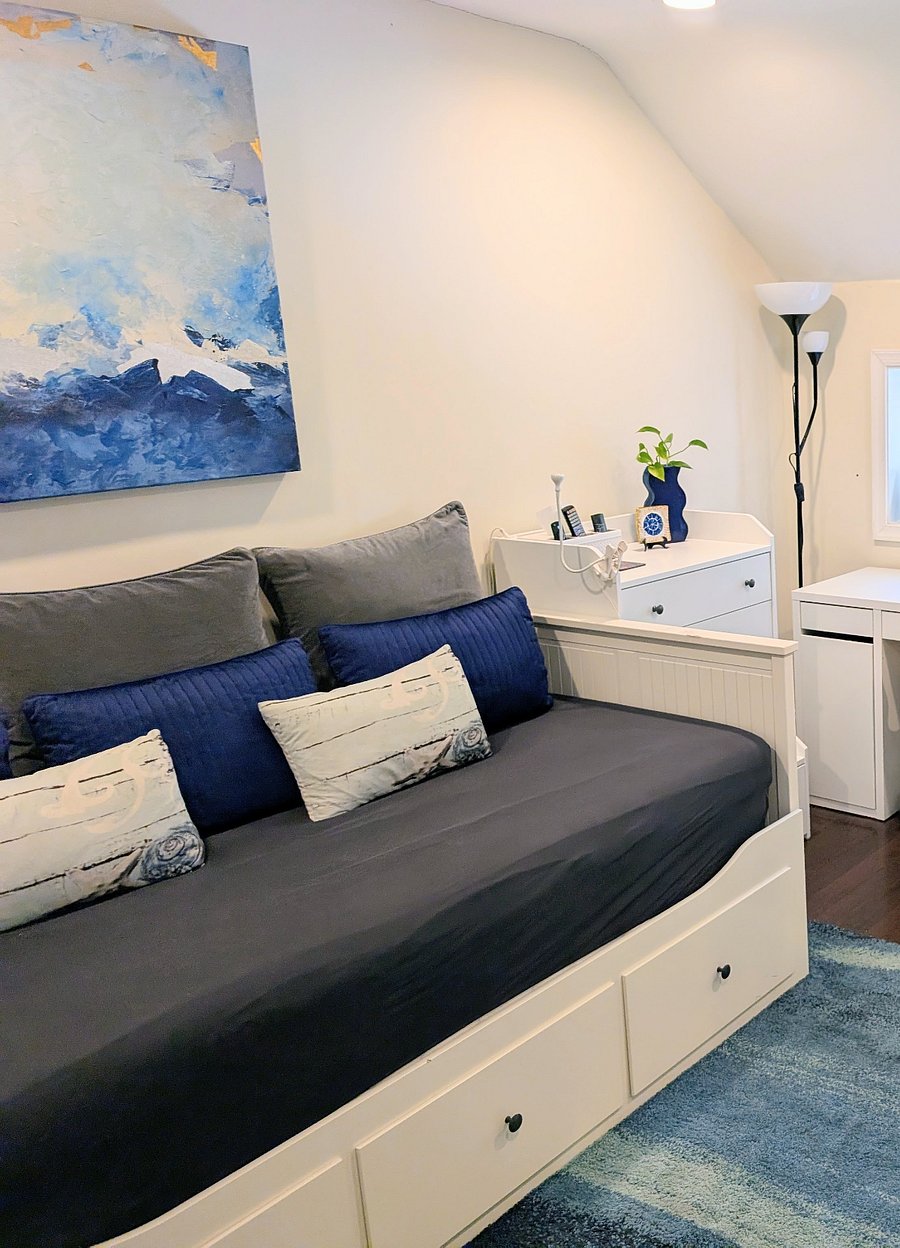 Daybed opens to king size bed