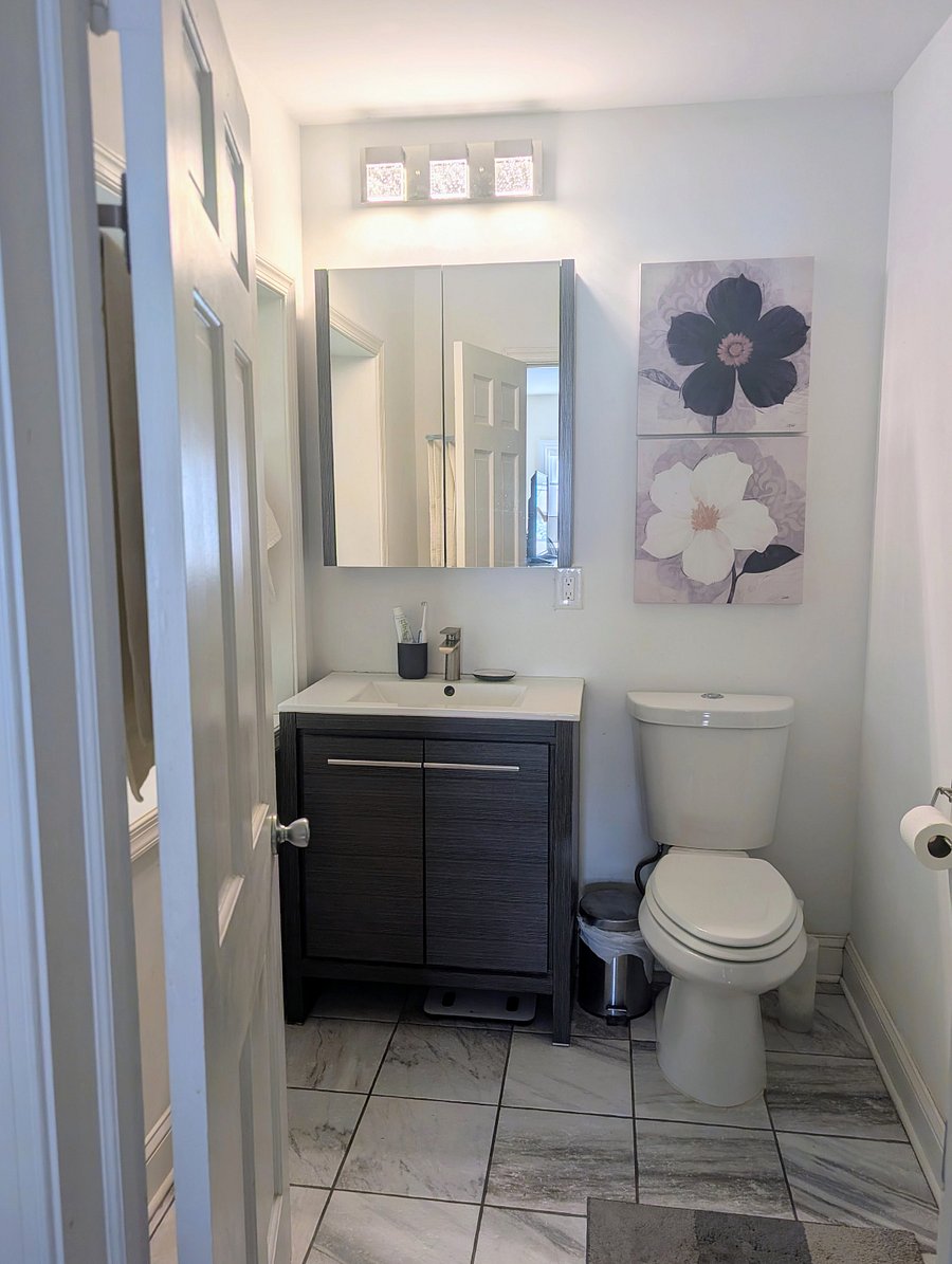 En-suite full bathroom