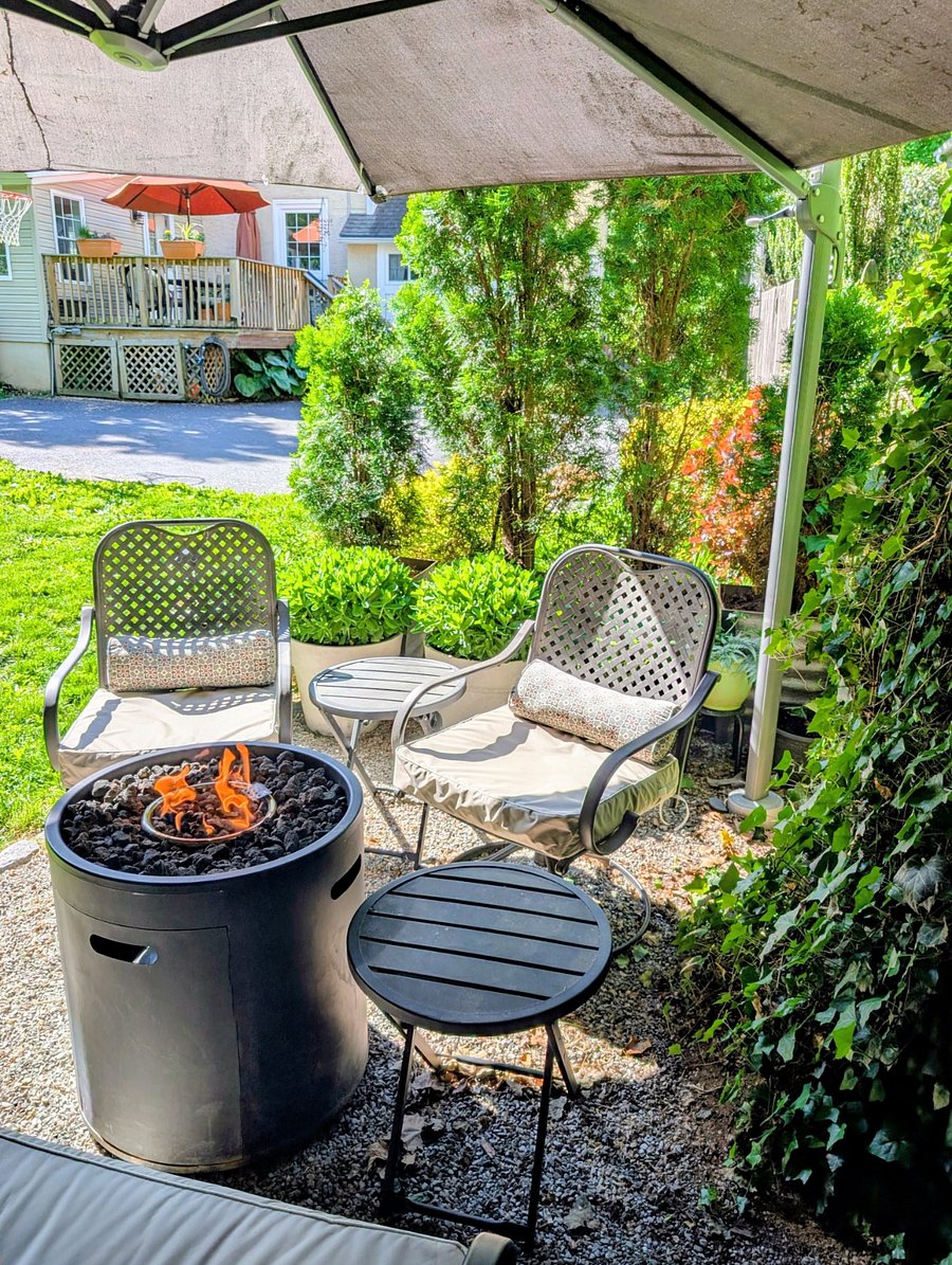 Gas fire pit