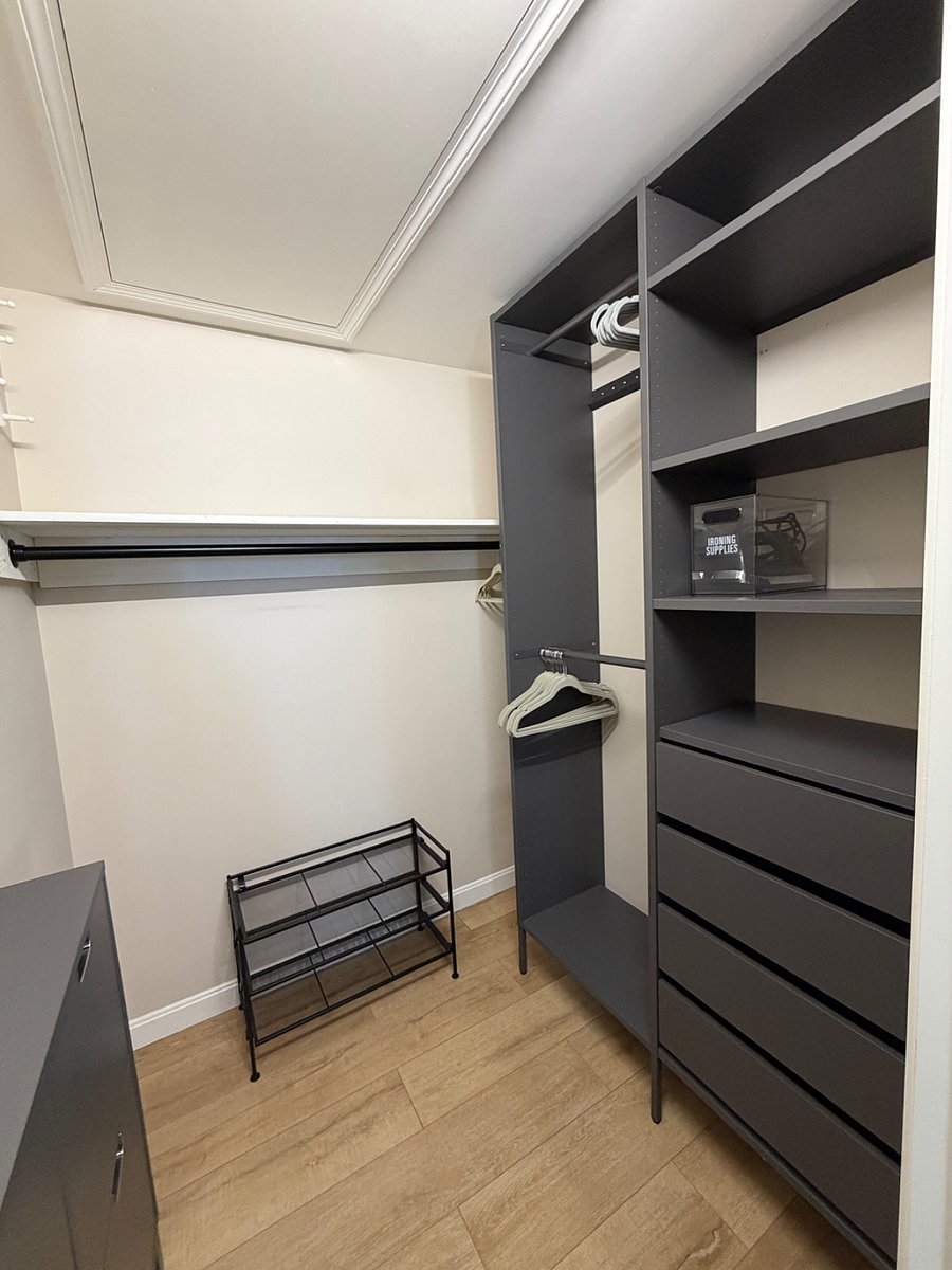 Master Bedroom Walk In Closet