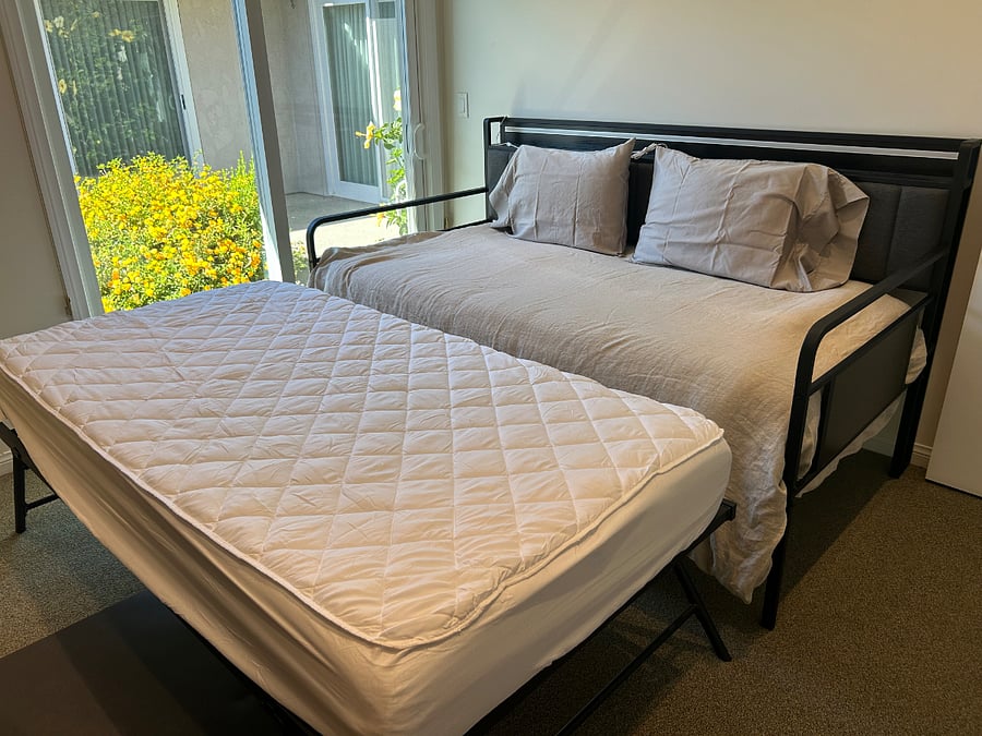 Bedroom 4: 2 Twin Beds or 1 King