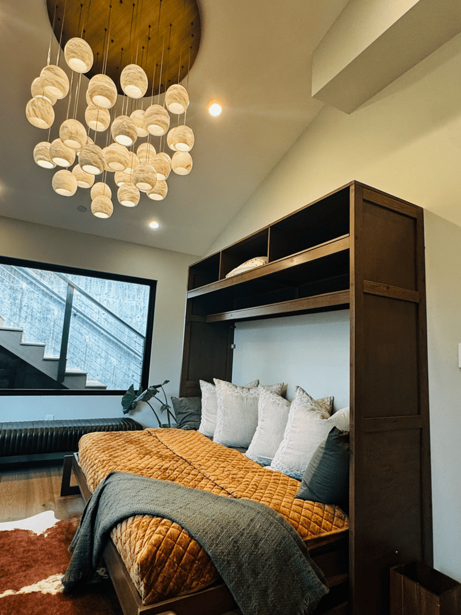Bedroom & Full Sized Bed