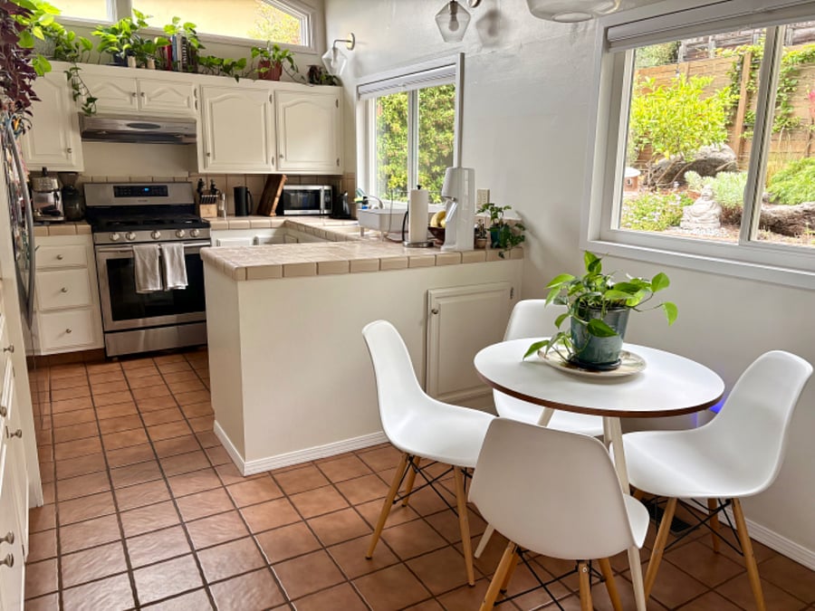 Kitchen and dining area.