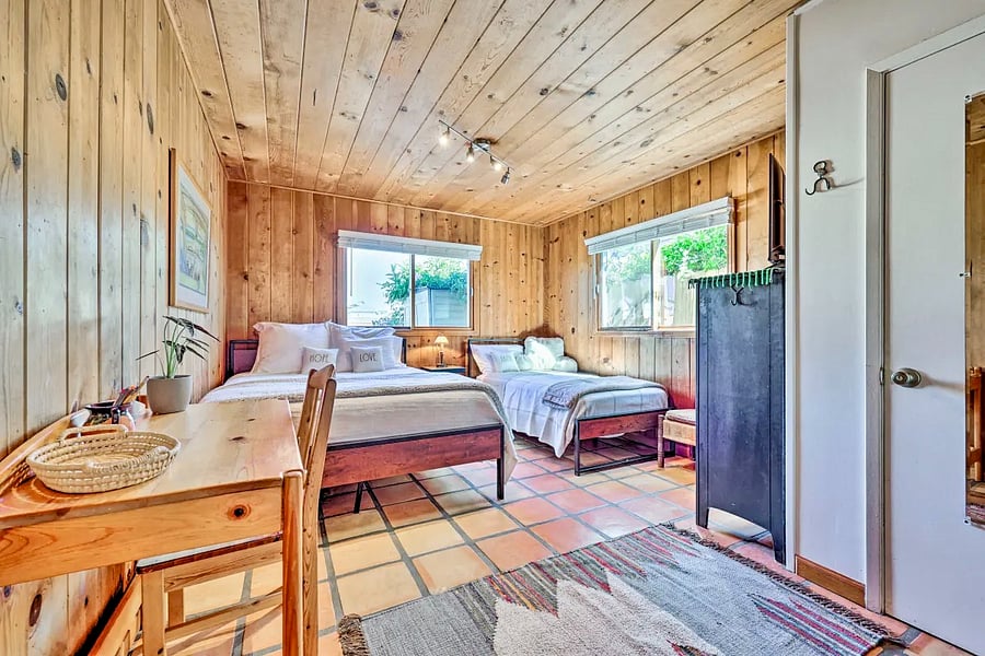 2nd bedroom with Queen & Twin bed, desk, and smart TV...downstairs