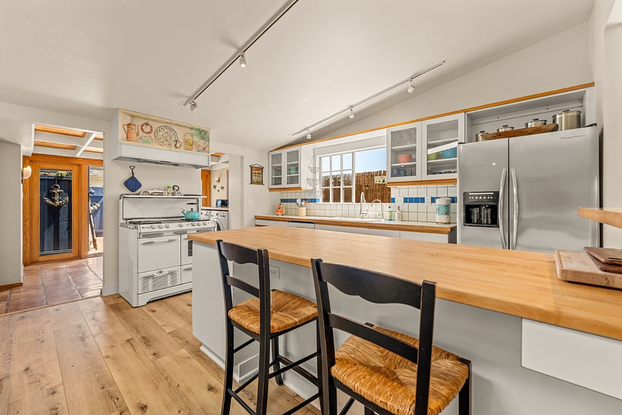 Unobstructed kitchen counter