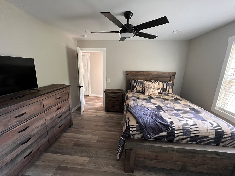 Master bedroom - Upstairs