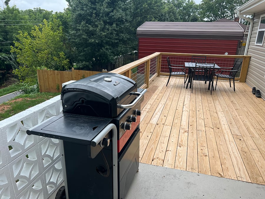 Back Deck
Grill - Table w/4 Chairs