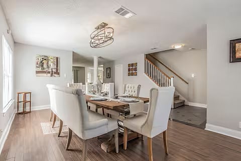 Dining room with bench and 4 chairs.