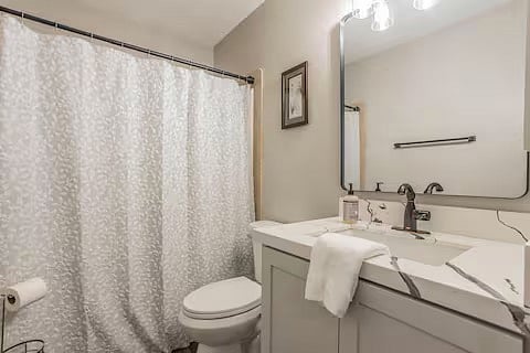 upstairs bathroom for 3 bedrooms