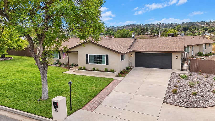 Single Story Ranch Style Home in a quiet neighborhood!