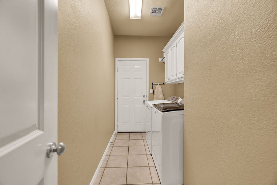 Laundry room with washer/dryer.