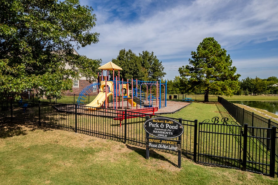 Park is just a 3 minute walk.