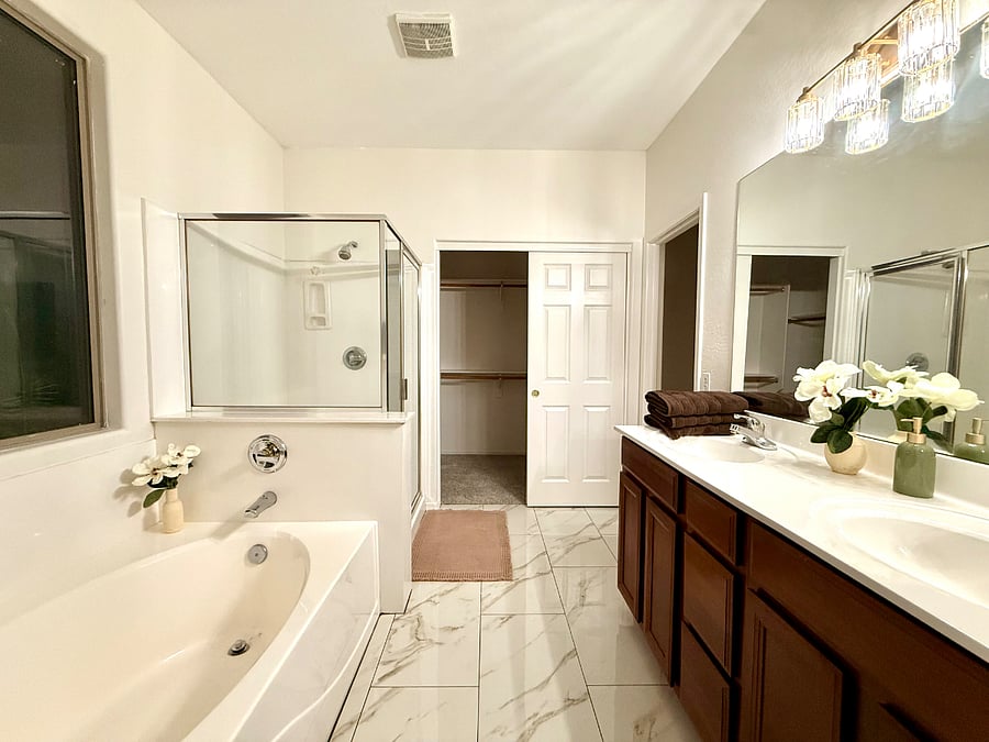 Renter 1 Bathroom