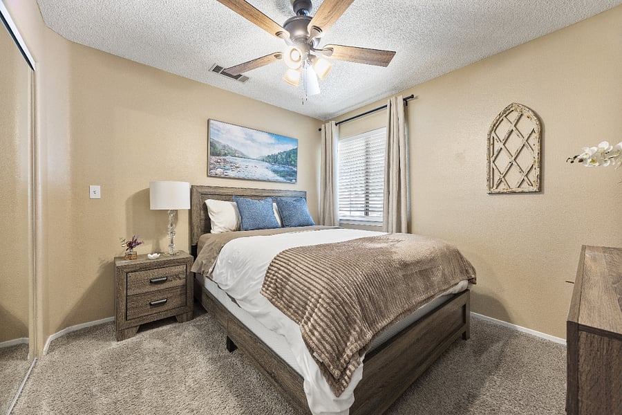 Suite B Queen Bed