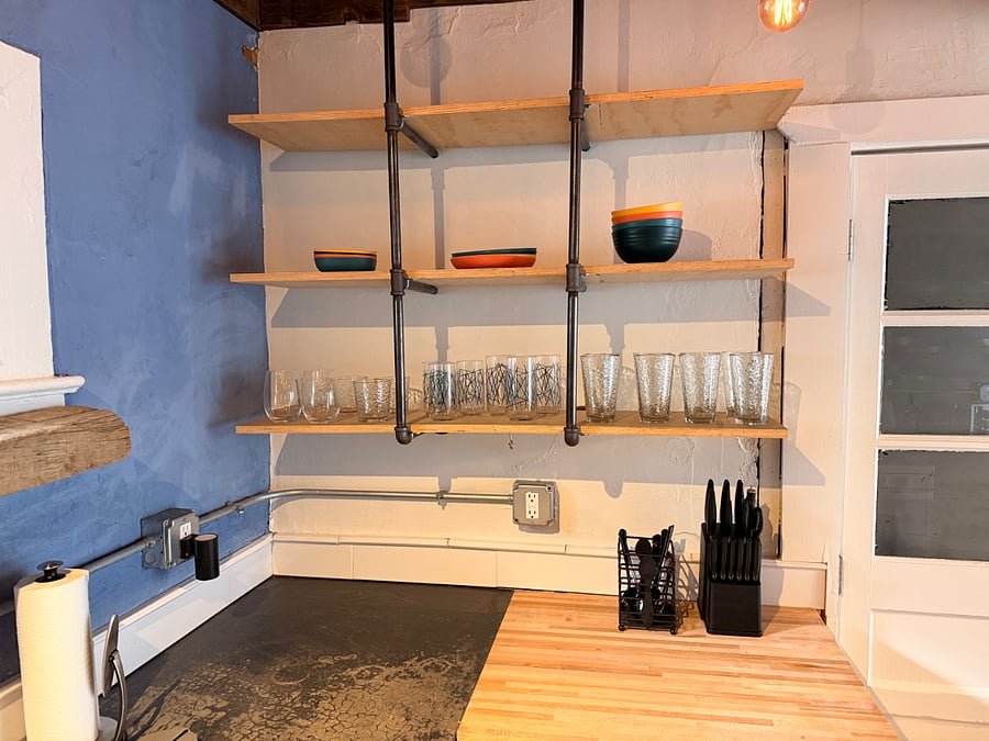 Kitchen amenities 