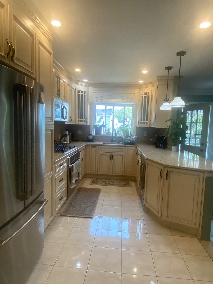 Full kitchen