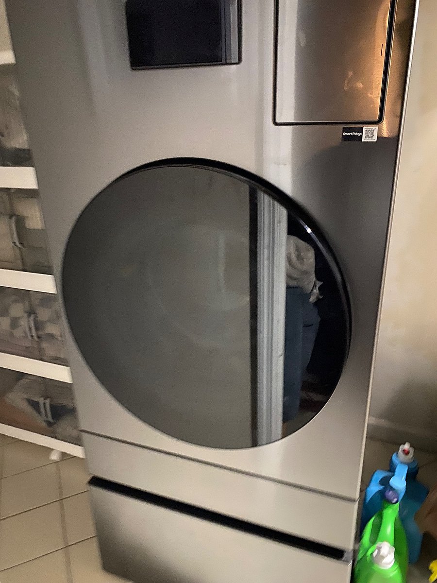 washer/dryer on premises 