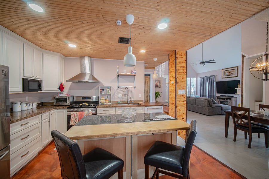 Fully equipped kitchen