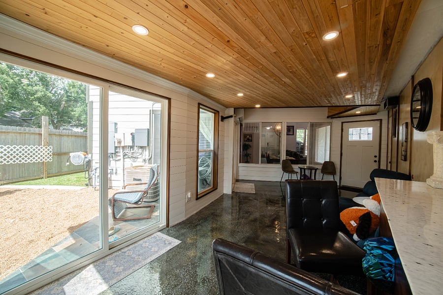 Sunroom with split AC system