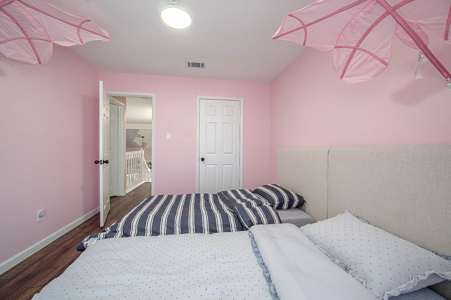 2nd floor kid bedroom with 2 twin beds