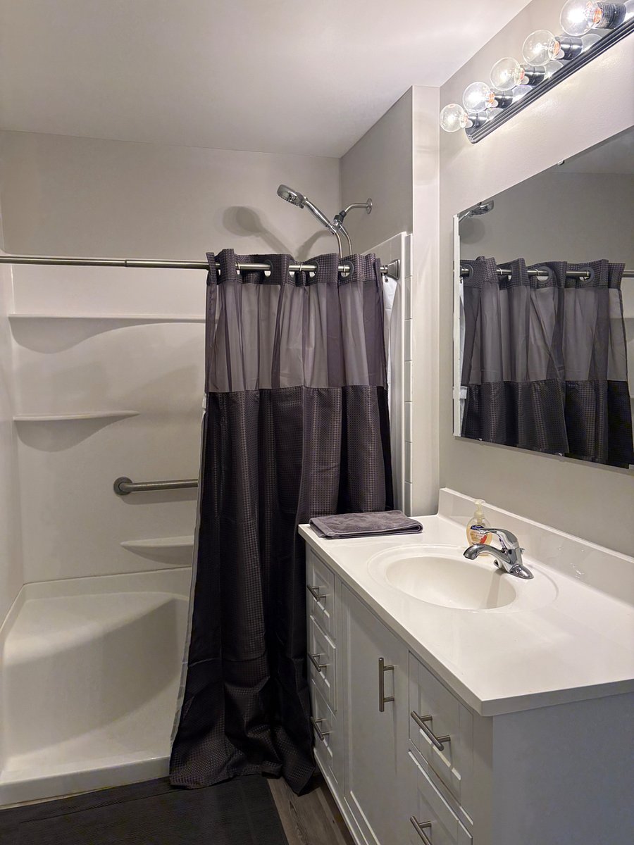 Step-in full shower with handrail, curtain included