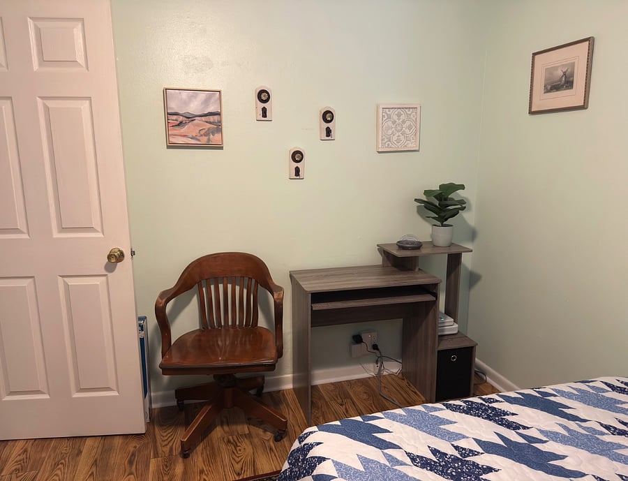 double / full bdrm.  desk