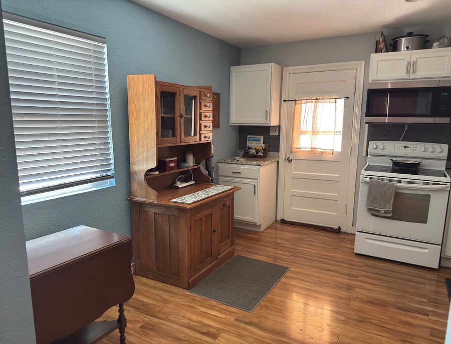 kitchen - stove, hutch