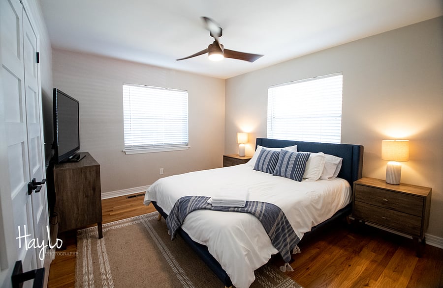 Bedroom 2 with Queen Bed