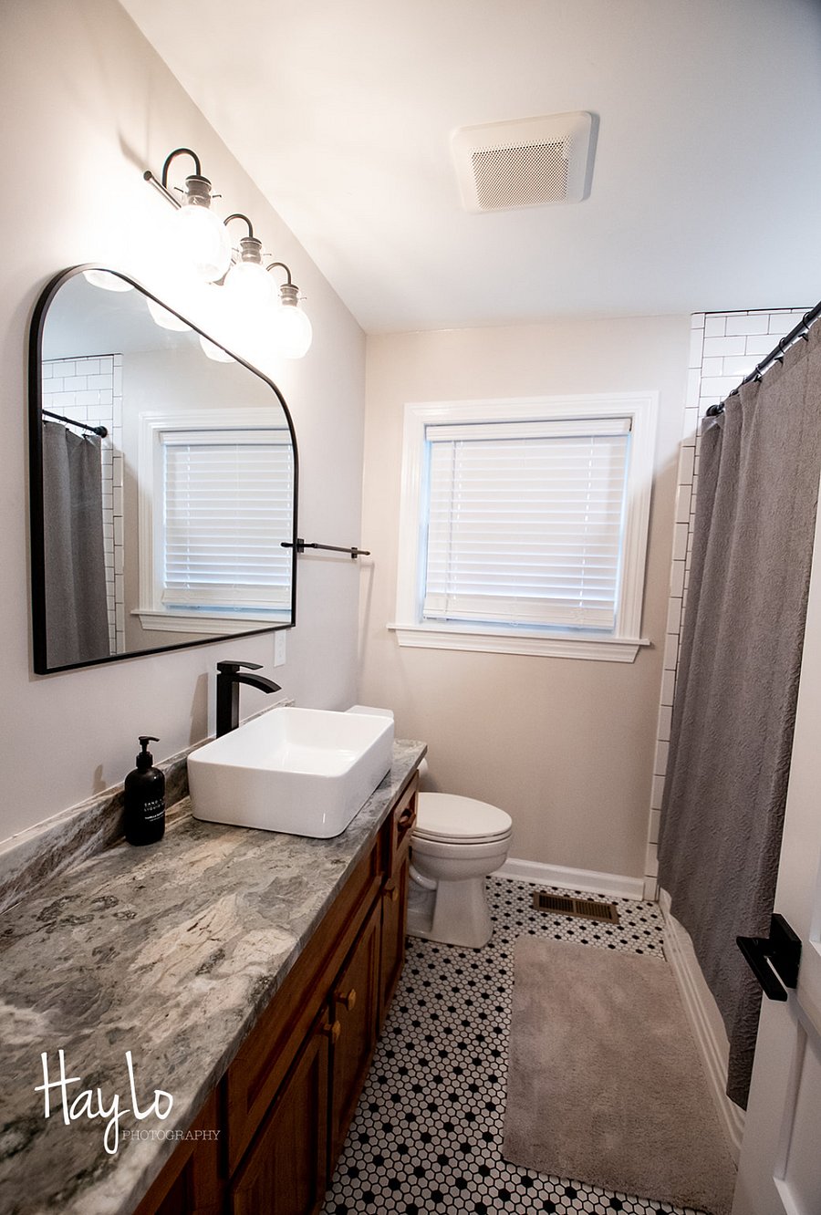 Bathroom 2 with tub