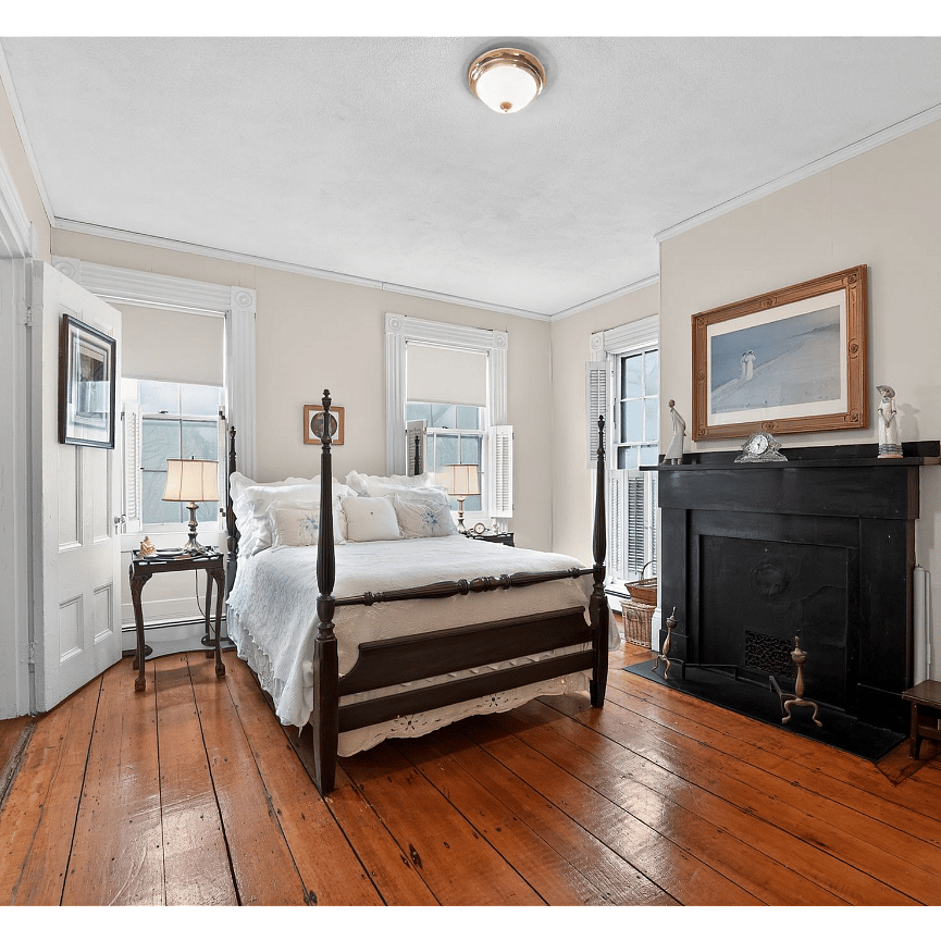 Full-size Bedroom