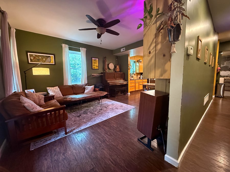 Open-concept living room/kitchen 